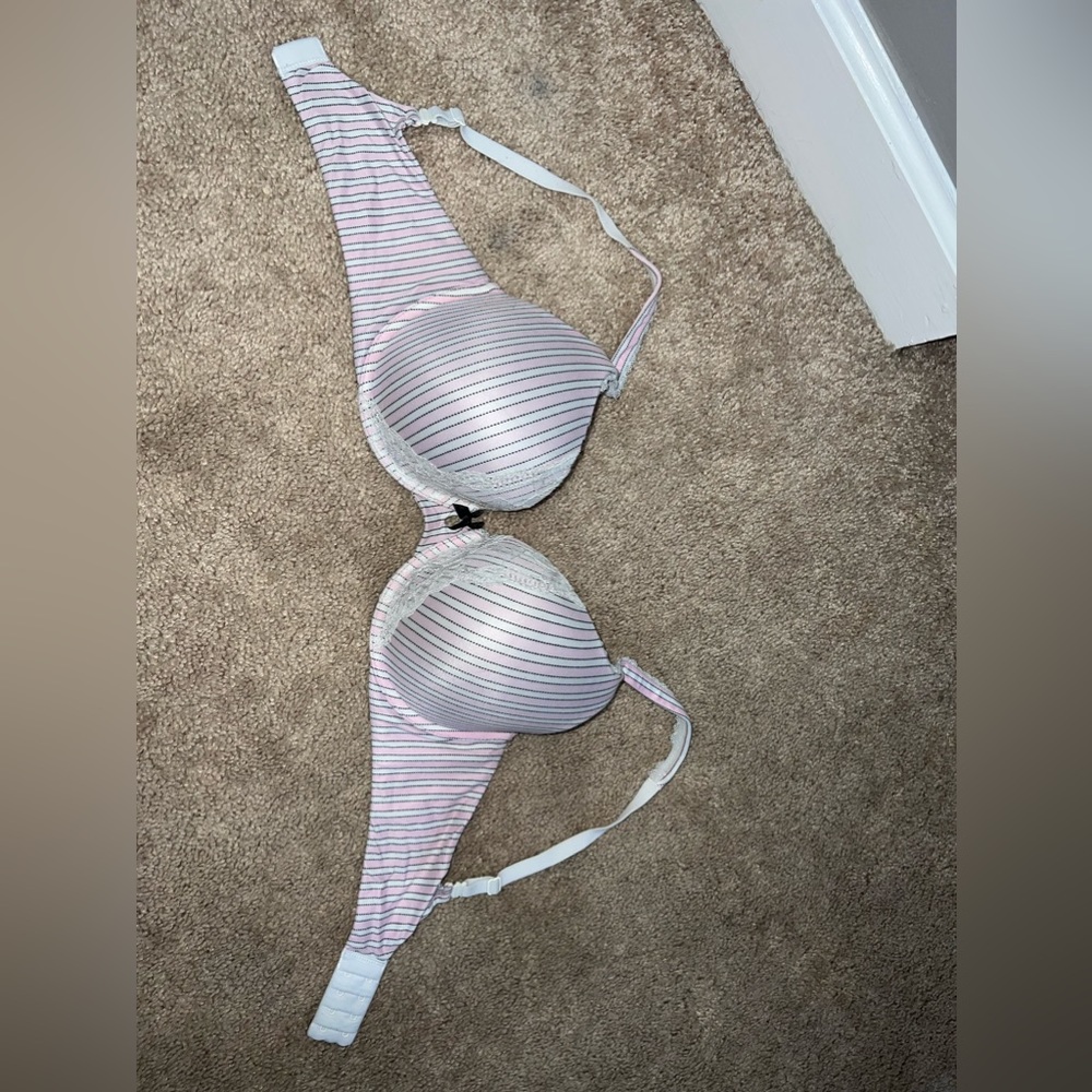 Victoria’s Secret bra 34DD